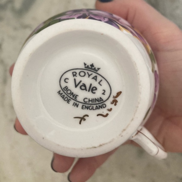 Vintage Royal Vale Violets Galore Floral English Fine China Teacup Set - Picture 6 of 7